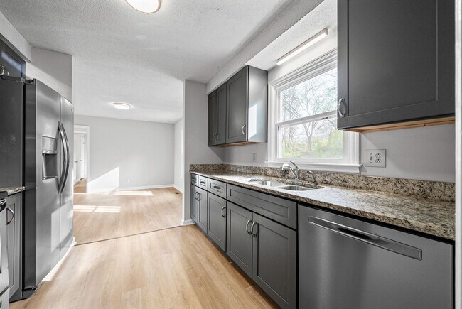 Building Photo - 3 Bedroom 2 Full Bath Home For Rent near Post!