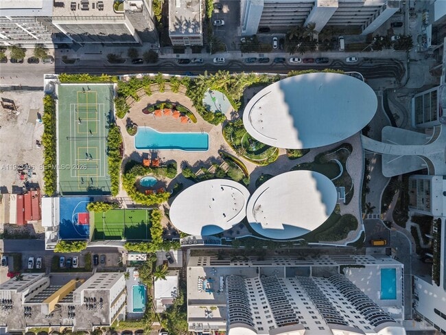 Building Photo - 700 NE 24th St