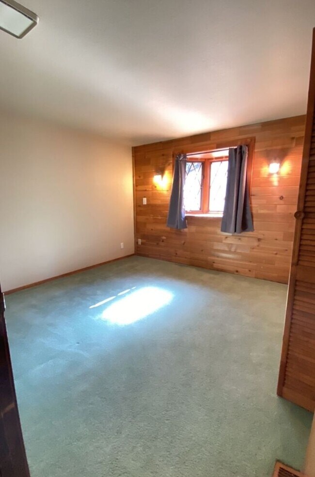 Building Photo - Spacious Four bedroom home in Post Falls