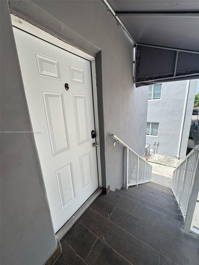 Building Photo - 1684 SW 10th St
