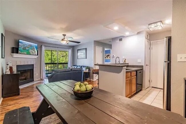 Building Photo - Beautiful 2 bedroom, 2 bathroom condo!