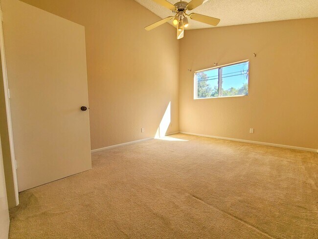 Building Photo - Beautiful 2-Story South Redlands Home with 3 Bedrooms and a Family Room!