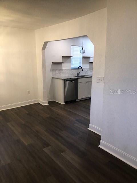 Building Photo - 1802 E Comanche Ave