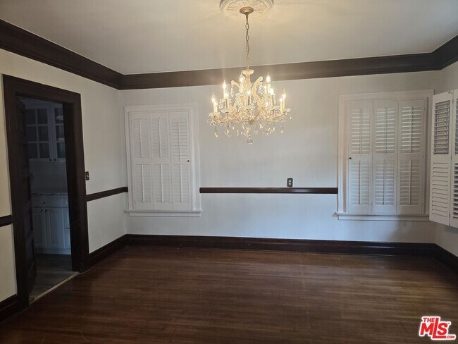 Building Photo - 317 S Norton Ave