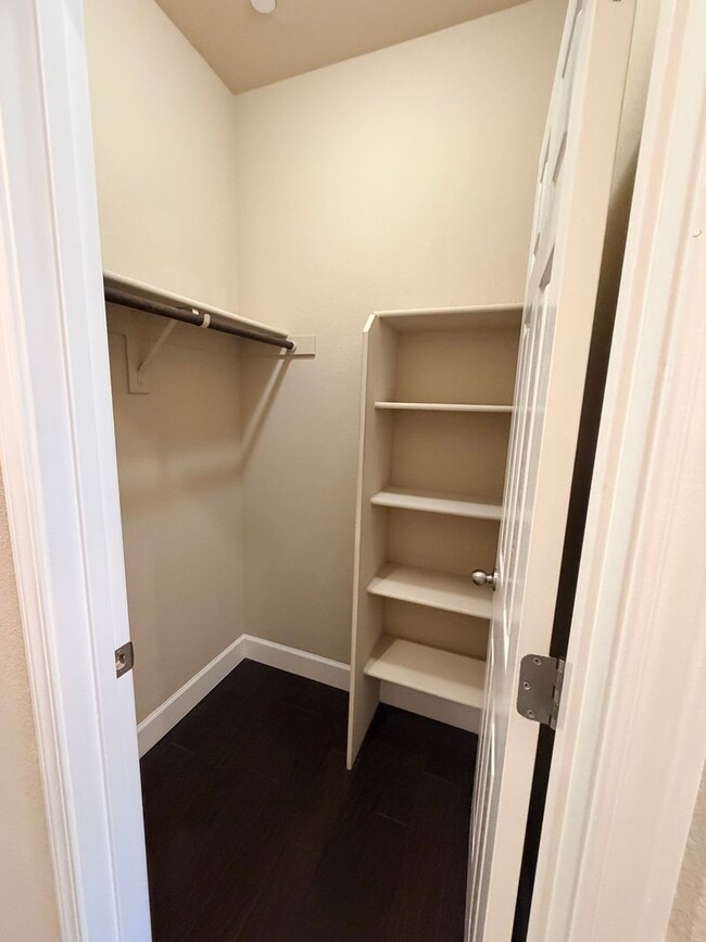 Building Photo - 1587 Manzanita Way