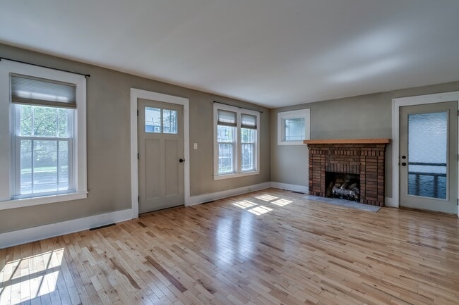 Building Photo - 721 Nellis St