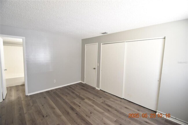 Building Photo - 228 Thorntree Pl