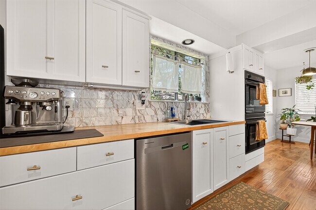 Building Photo - 1422 Chardonnay Dr