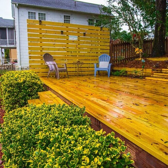 Building Photo - STUNNING!!! Four Bedroom two and a half bath home with a view!