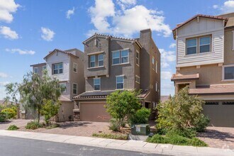 Building Photo - Spacious Three Story 3 Bed 3.5 Bath Smarth...