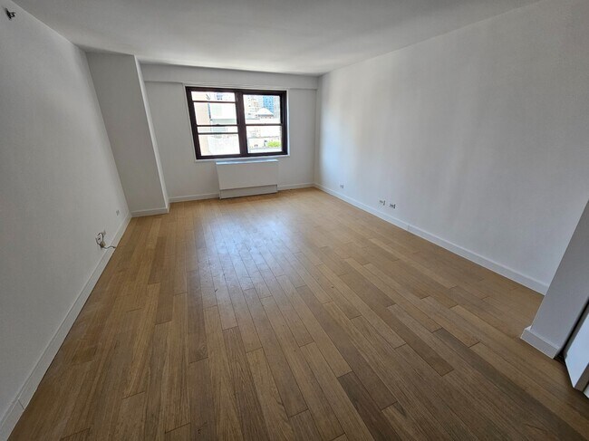 Building Photo - 222 E 39th St