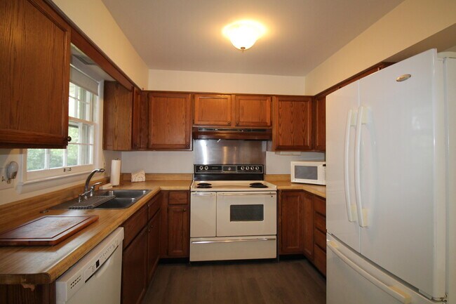 Building Photo - 2906 Brigadoon Pkwy