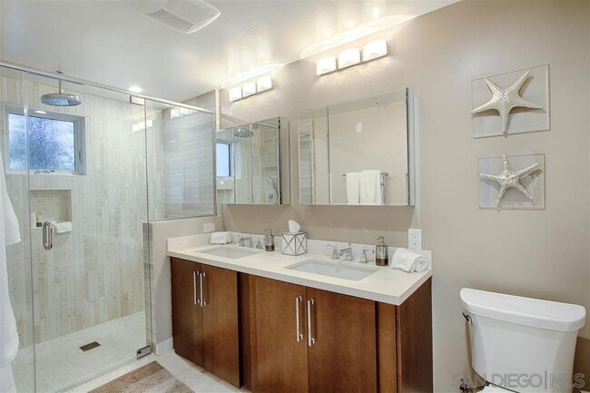 Building Photo - 6722 Vista Del Mar Ave
