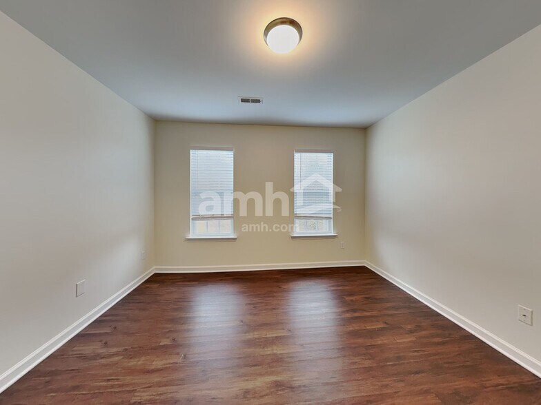 Building Photo - 4205 Lindsey Ln