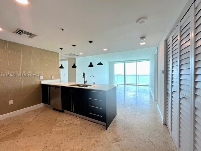 Building Photo - 665 NE 25th St