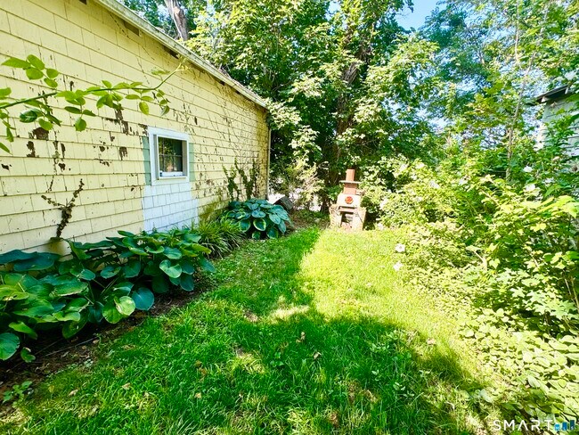 Building Photo - 23 Quintard Ave