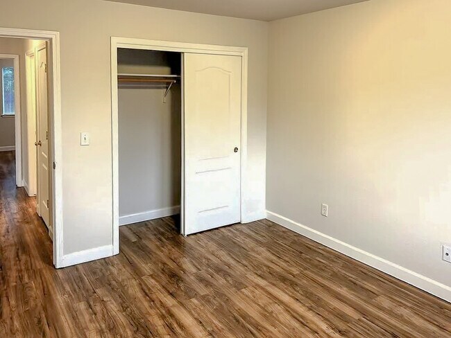 Building Photo - 1435 N Inez Pl