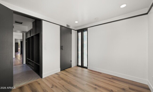Building Photo - 6102 E Quartz Mountain Rd