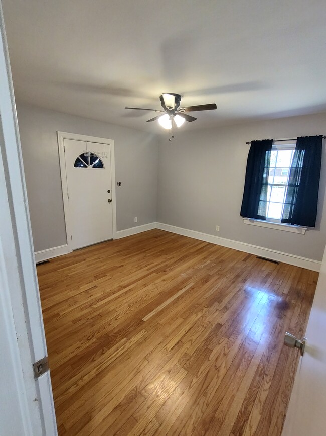 Bedroom 2 - 101 W Berkshire Rd