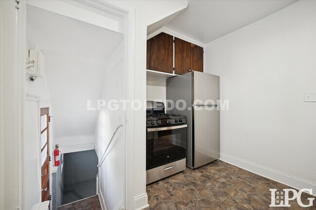 Building Photo - 5455 Douglas Rd