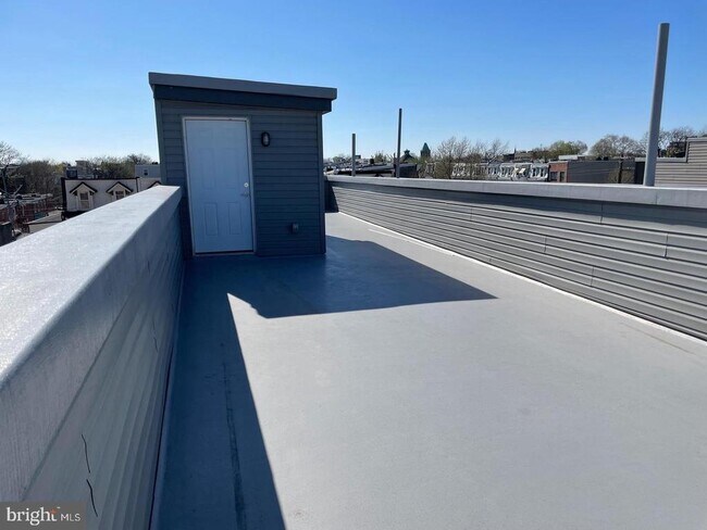Building Photo - 667 N 39th St
