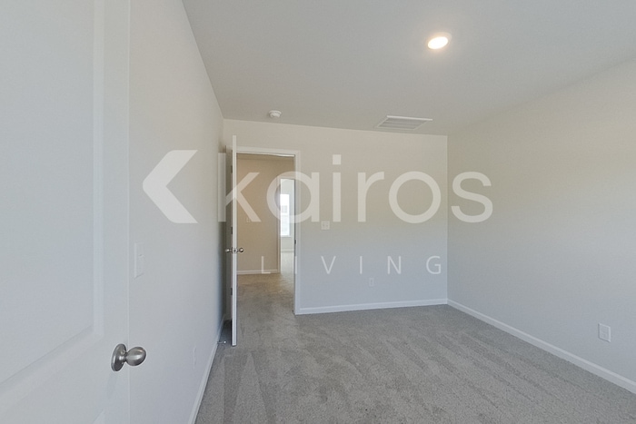 Building Photo - 2461 Banyan Cir