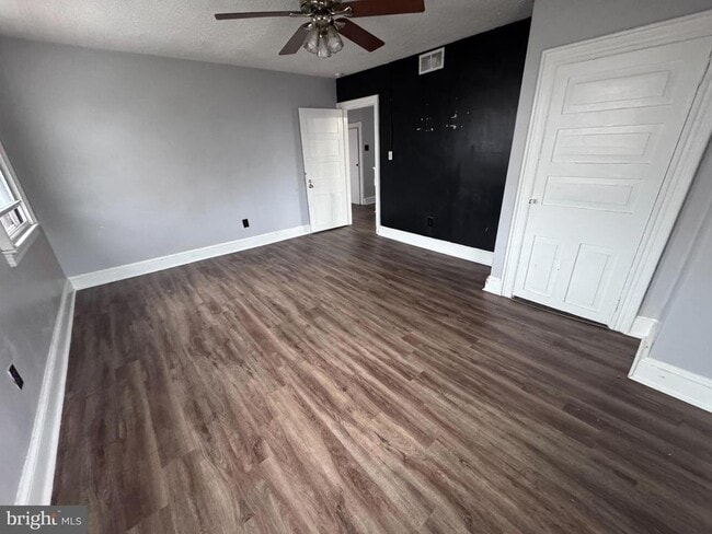 Building Photo - 25 E Main St