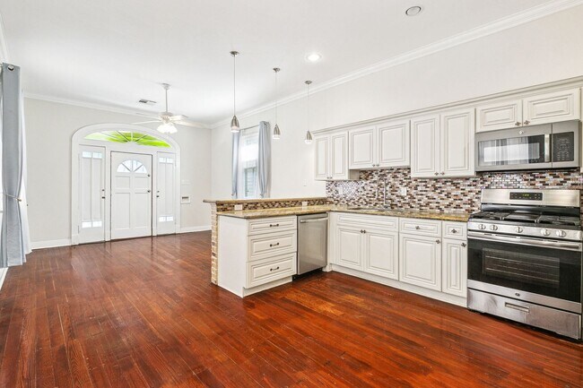 Building Photo - Updated Bywater 3-Bedroom Cottage on Alvar Street