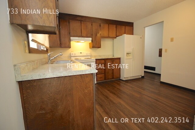 Building Photo - 733 Indian Hills Dr