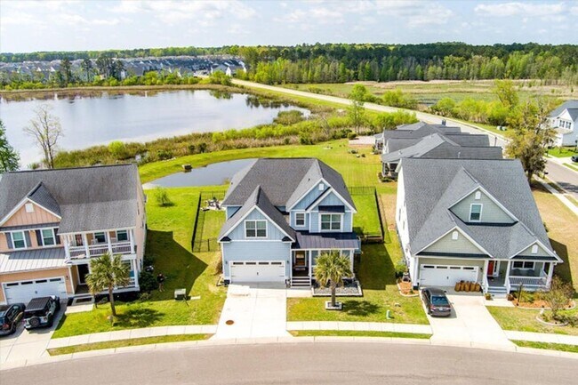 Building Photo - Show stopping 5 bed/3 bath rental in the h...
