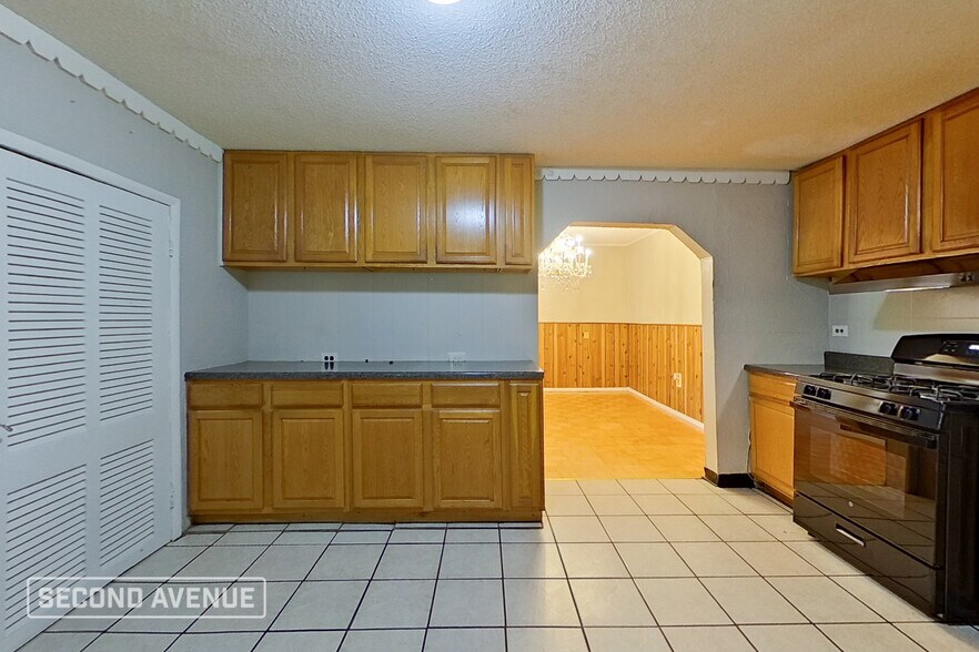 Building Photo - 1110 9th Ave