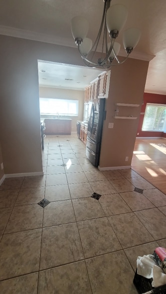 Building Photo - 1560 Highland Blvd