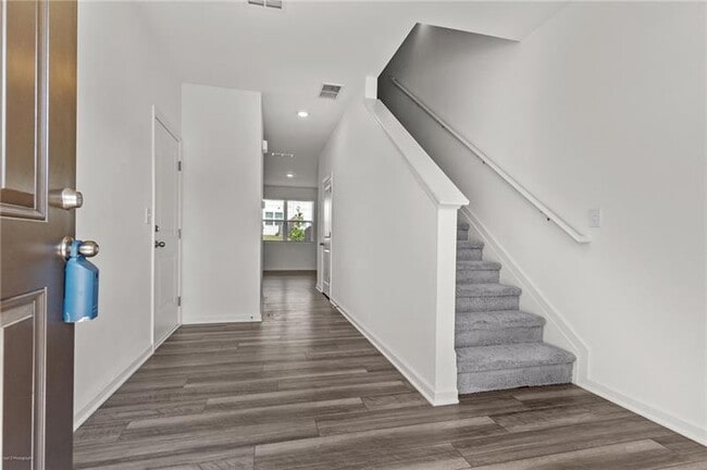 Building Photo - 103 Rydal Wy