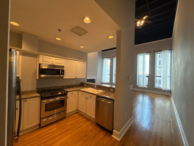 Building Photo - The Ivey's