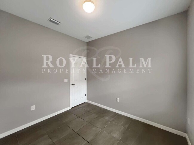 Building Photo - 1320 Trafalgar Pkwy