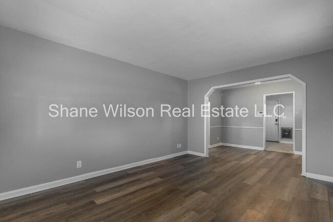 Building Photo - 2904 5th Ave