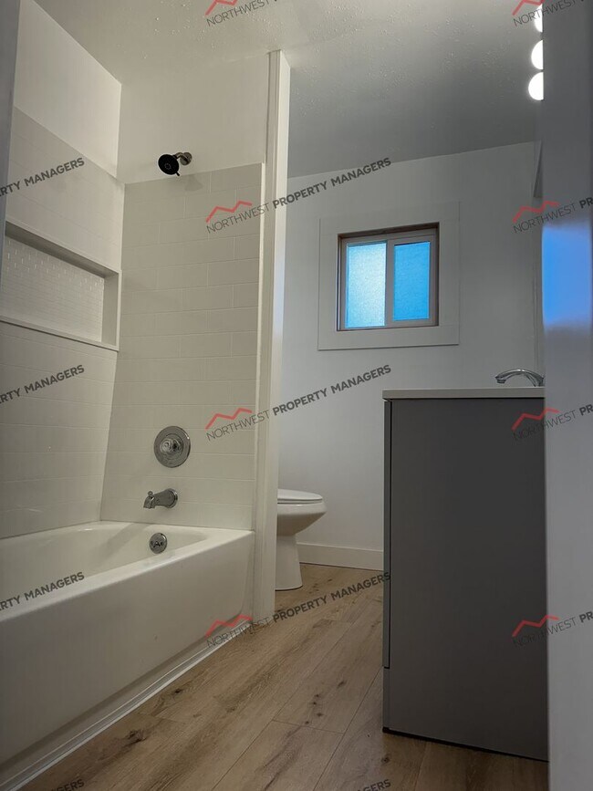 Building Photo - R58