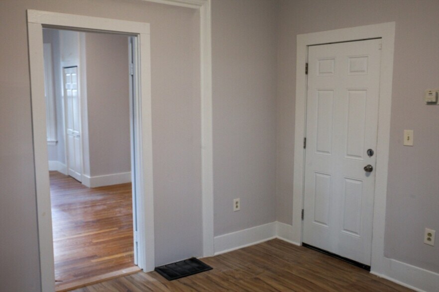 Building Photo - 101 Whitwell St