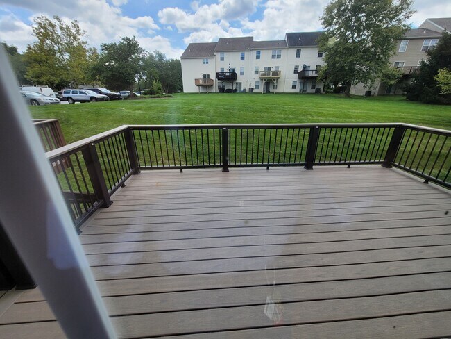 Building Photo - 83 Hunt Club Dr