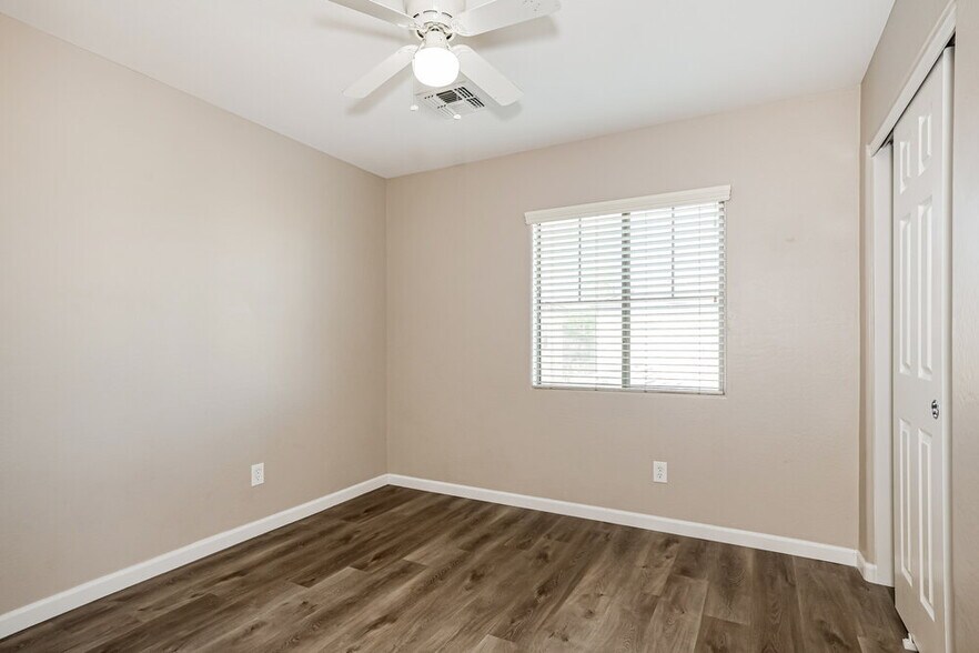 Building Photo - 10239 W Via Del Sol