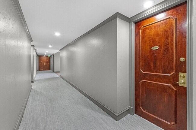 Building Photo - 5150 Hidalgo St