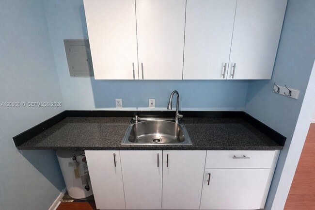 Building Photo - 3547 SW 24th St