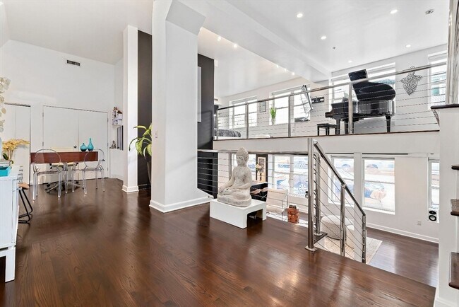 Building Photo - 155 Chelsea St