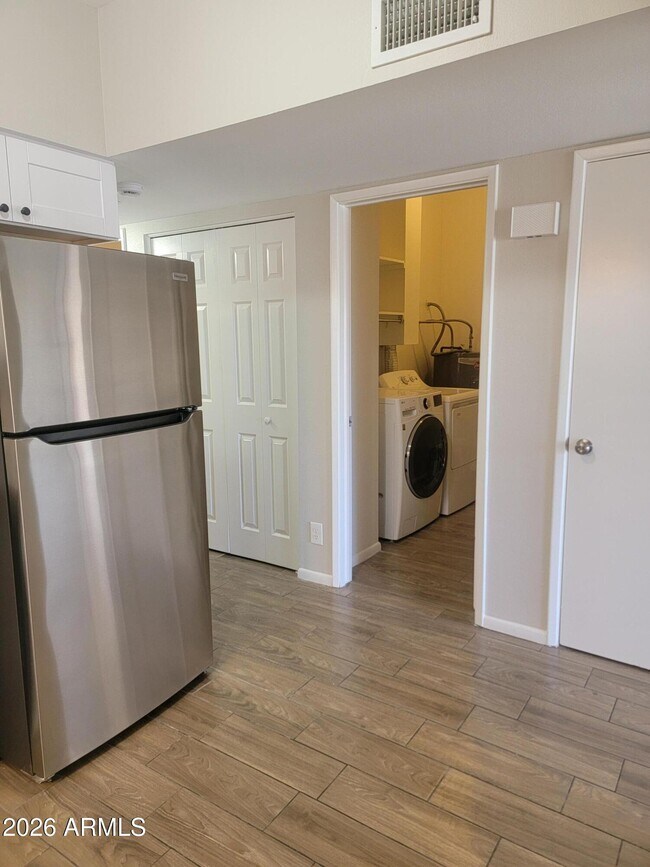 Building Photo - 204 N Standage