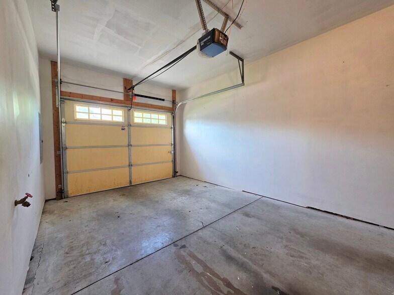 Building Photo - 52 Bradford Dr