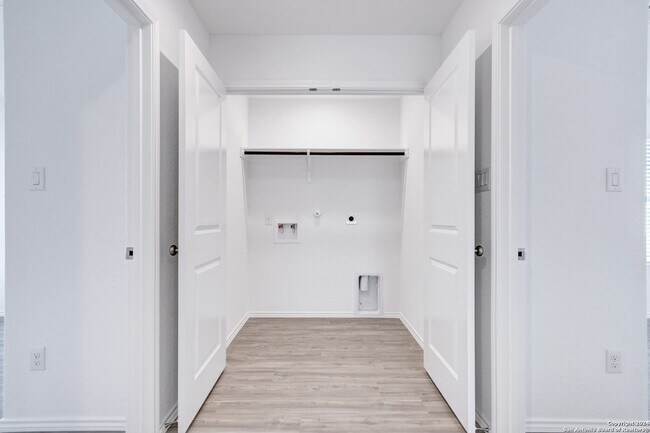 Building Photo - 15115 Greenfield Ml