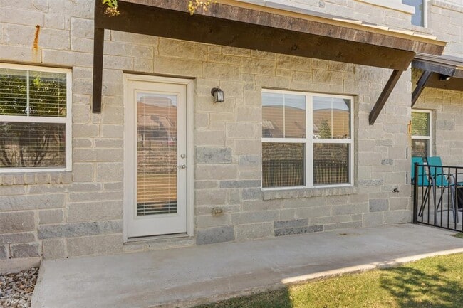 Building Photo - 2056 Local Rebel Lp