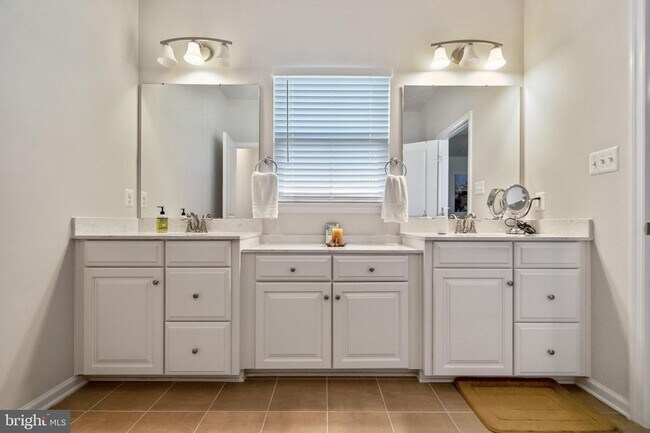 Building Photo - 7843 Otterbein Way