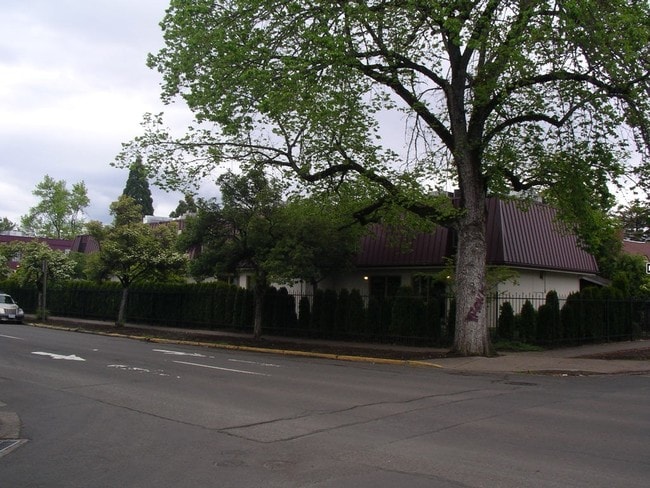 Building Photo - 1695 Patterson St