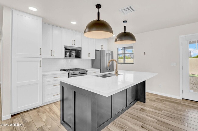 Building Photo - 8234 E Heatherbrae Ave